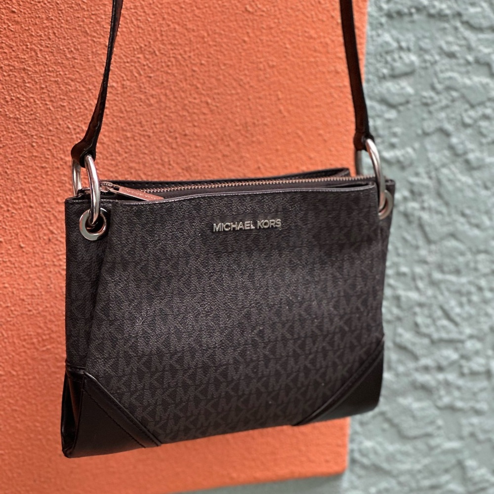 👜 Michael Kors Signature Logo Crossbody Shoulder Bag